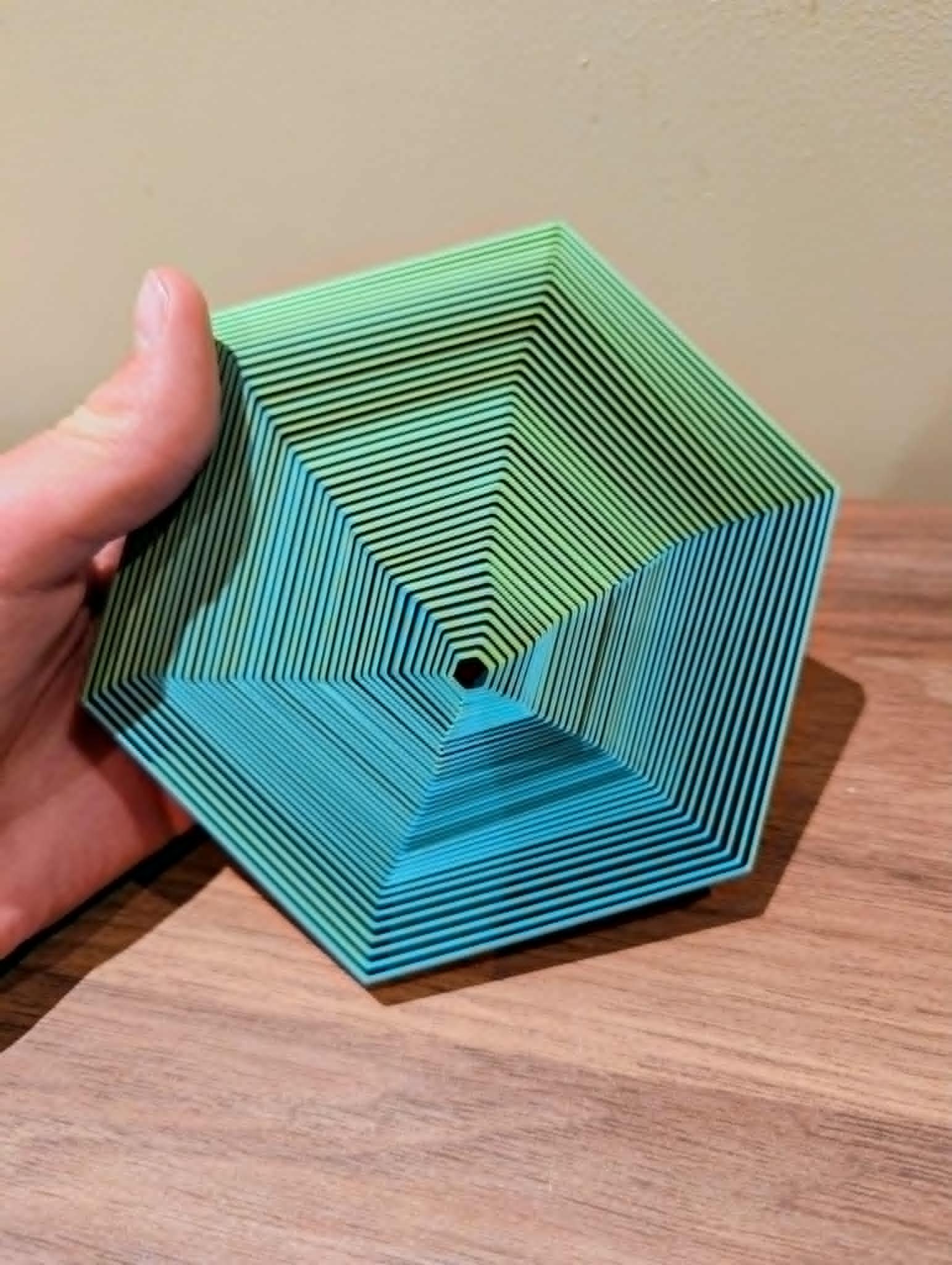 Stor sekskantet fidget-leke – 3D-printet i PLA Matte (lyseblå/gul) - Bilde 2