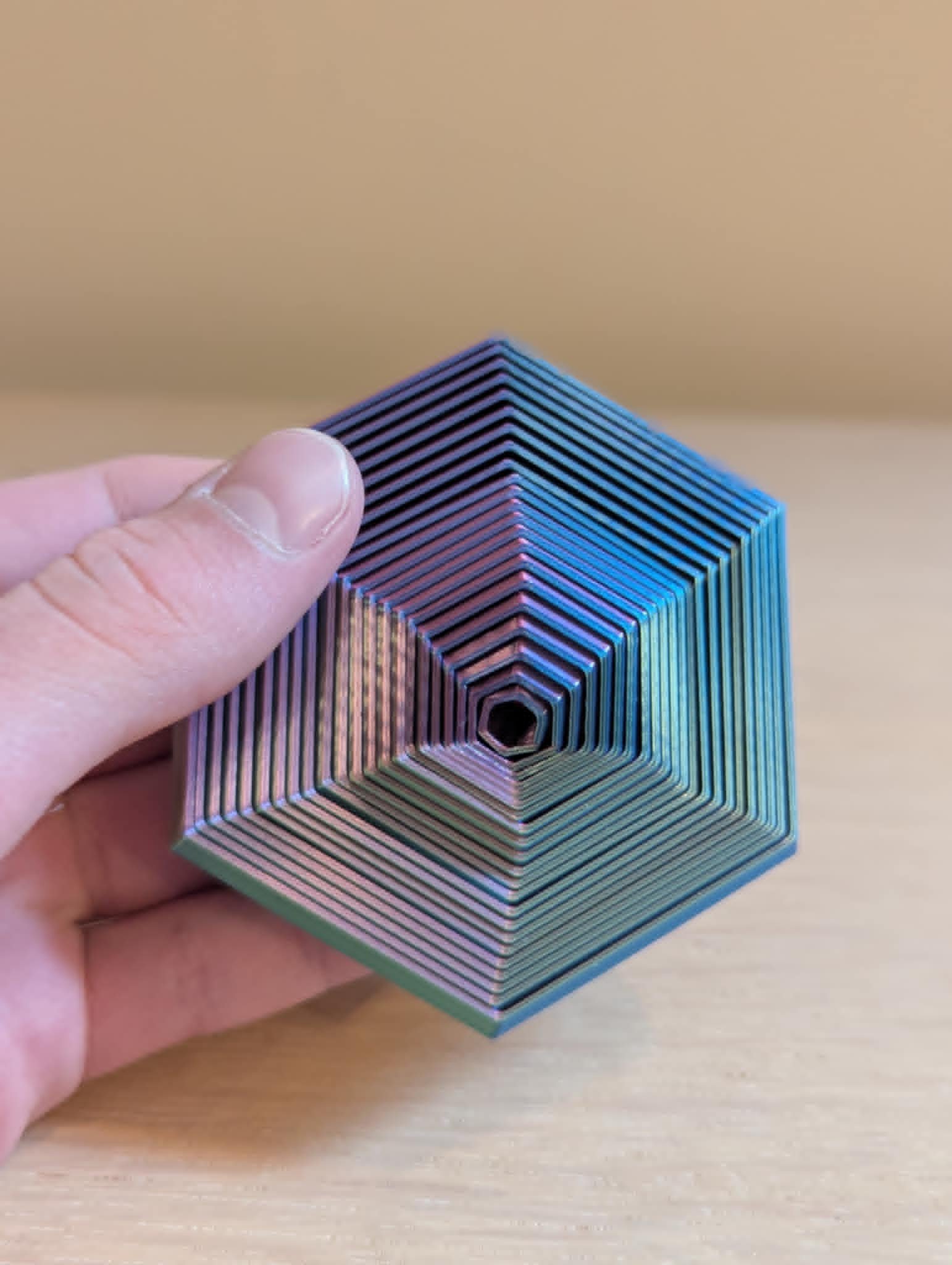 Seks kantet fidget-leke – 3D-printet i PLA Silk